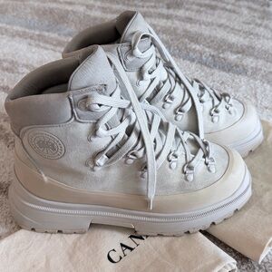 Canada Goose Women's Light Gray/Beige Suede Lace-Up Winter Boots